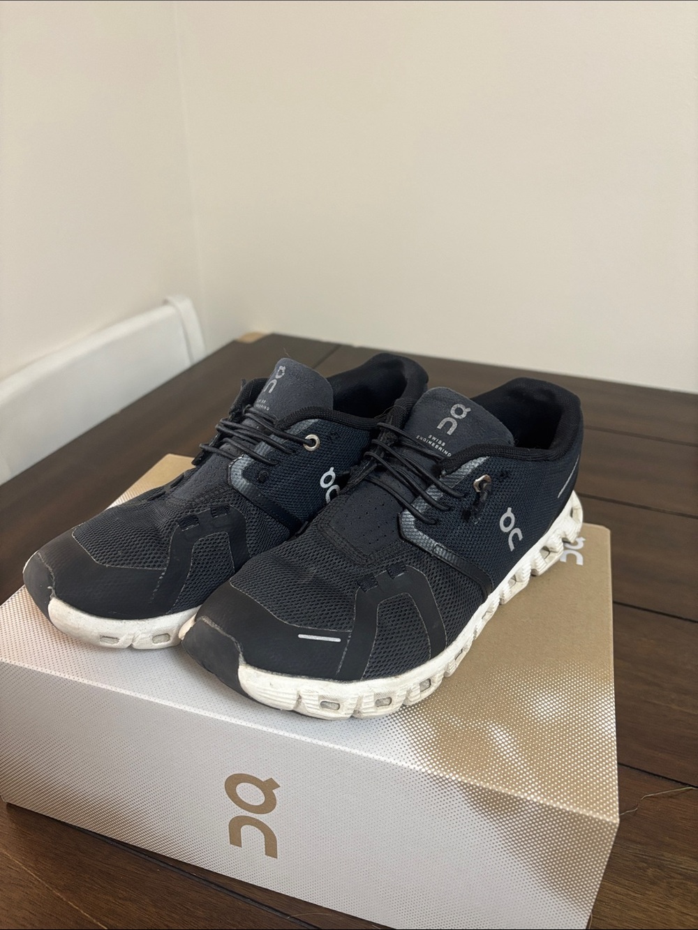 On Cloud Running Black Womens Athletic Running Shoes